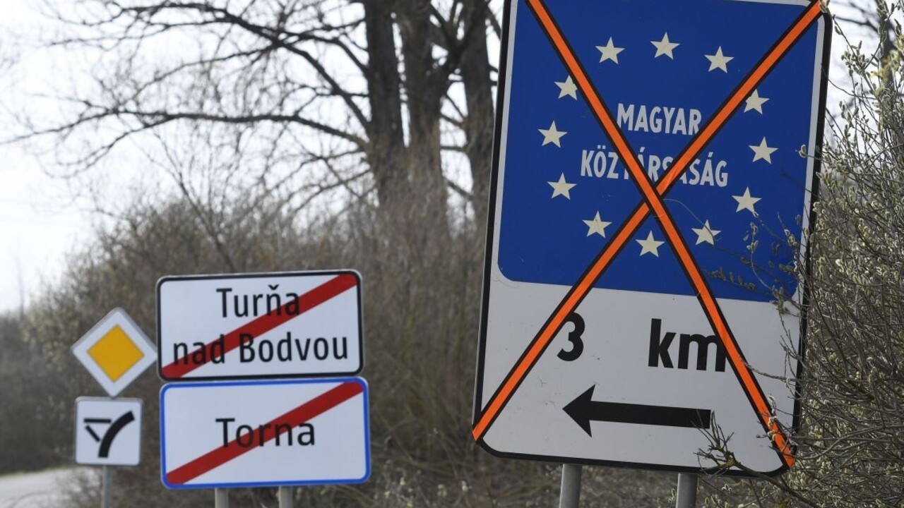 Oddelení od partnerov i detí. Uzavretie hraníc spôsobilo problémy