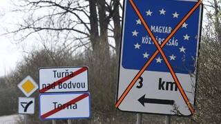 Oddelení od partnerov i detí. Uzavretie hraníc spôsobilo problémy