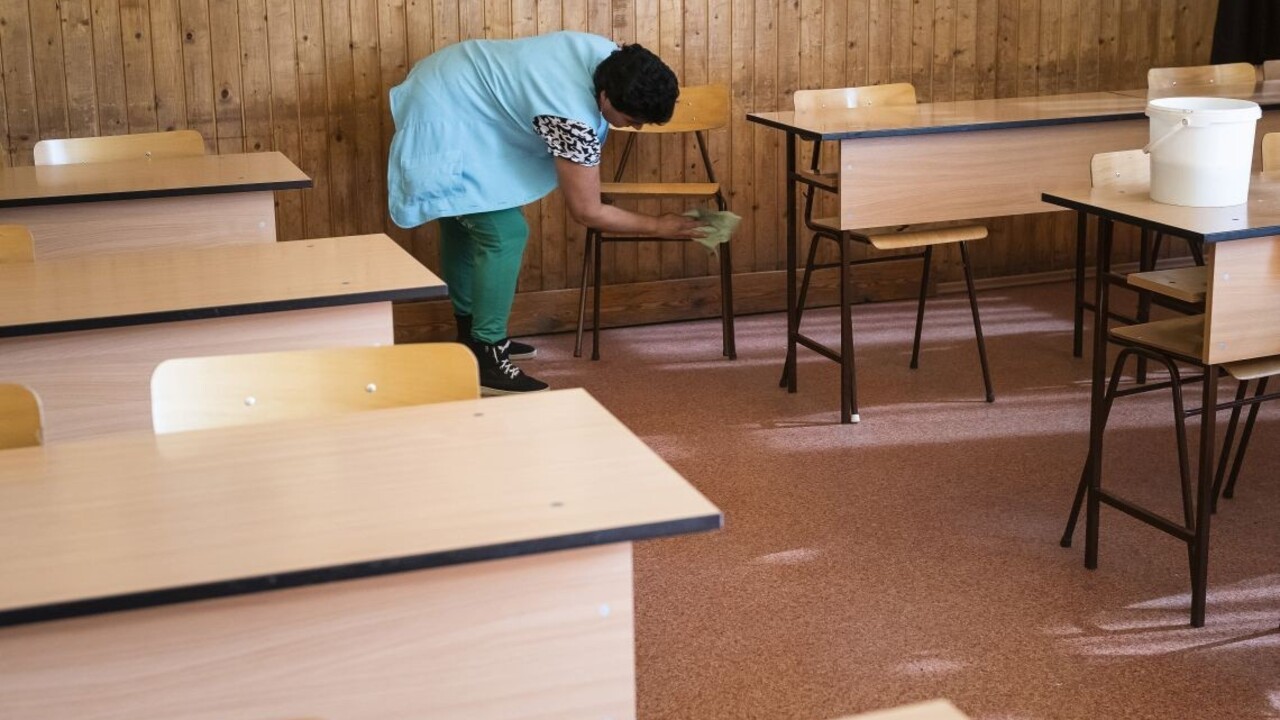 Maďarsko hlási už vyše 350 obetí, v krajine sa začali maturity