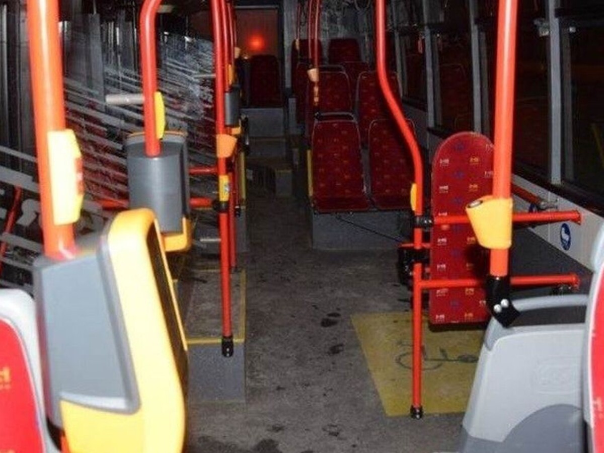 V MHD dobili manželov, ktorí ich napomenuli. Mladíci spoznali trest