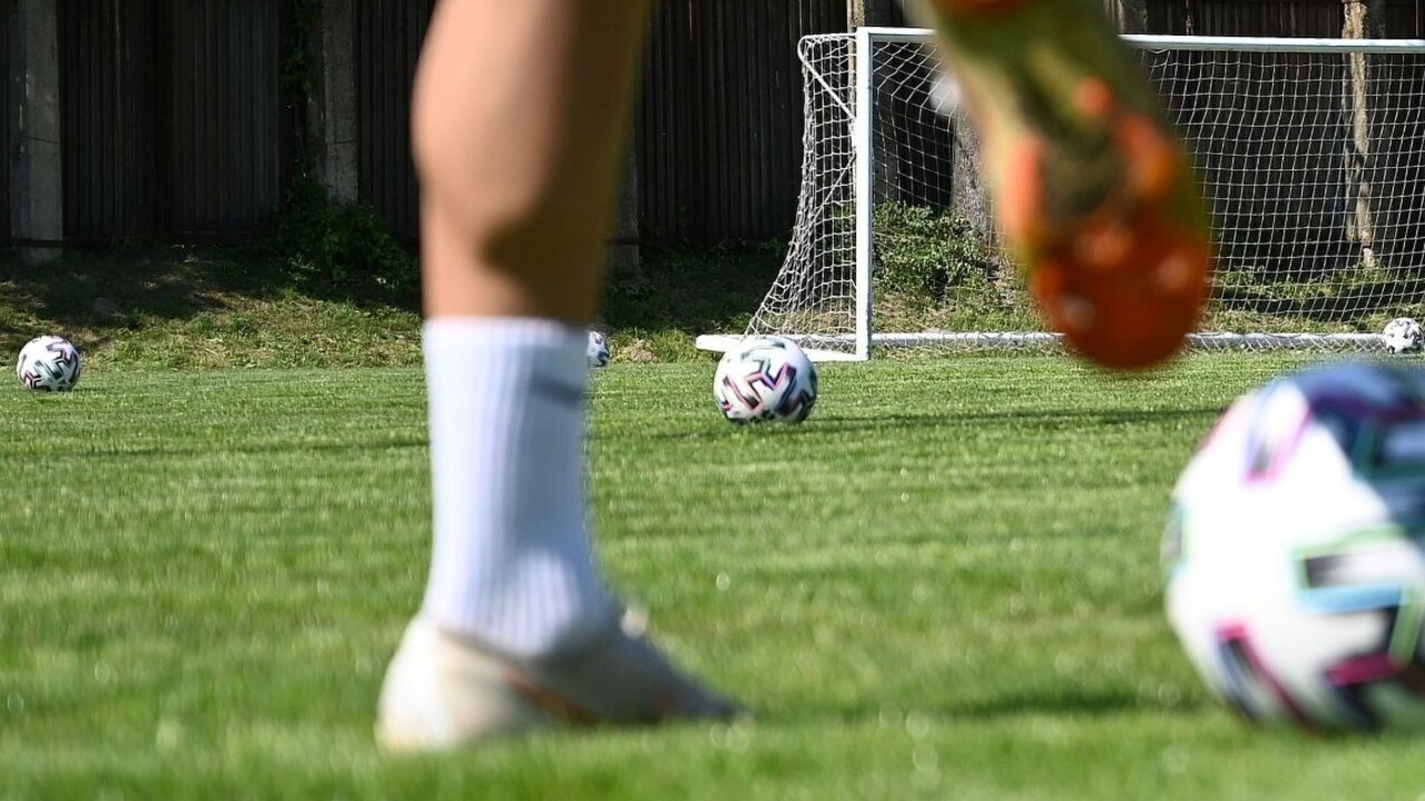 Muži žiadajú po rokoch odškodnenie, mal ich zneužívať tréner