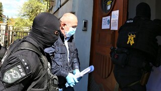 Kičurov úrad mal pri nákupe ochranných pomôcok porušiť zákon