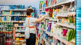 Tržby obchodníkov výrazne klesli. Výnimkou sú supermarkety