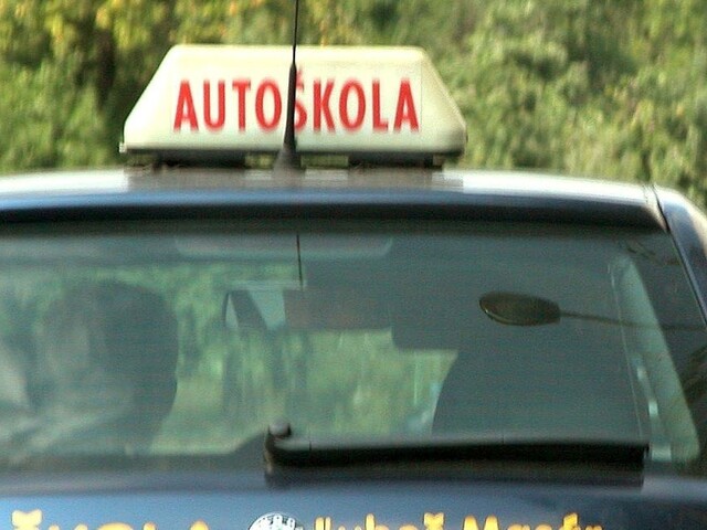 Ako je to s autoškolami: Jazdy s prestávkami, výučba na diaľku