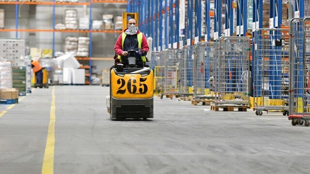 Zahraničný obchod exportne orientovaného Slovenska sa prepadol