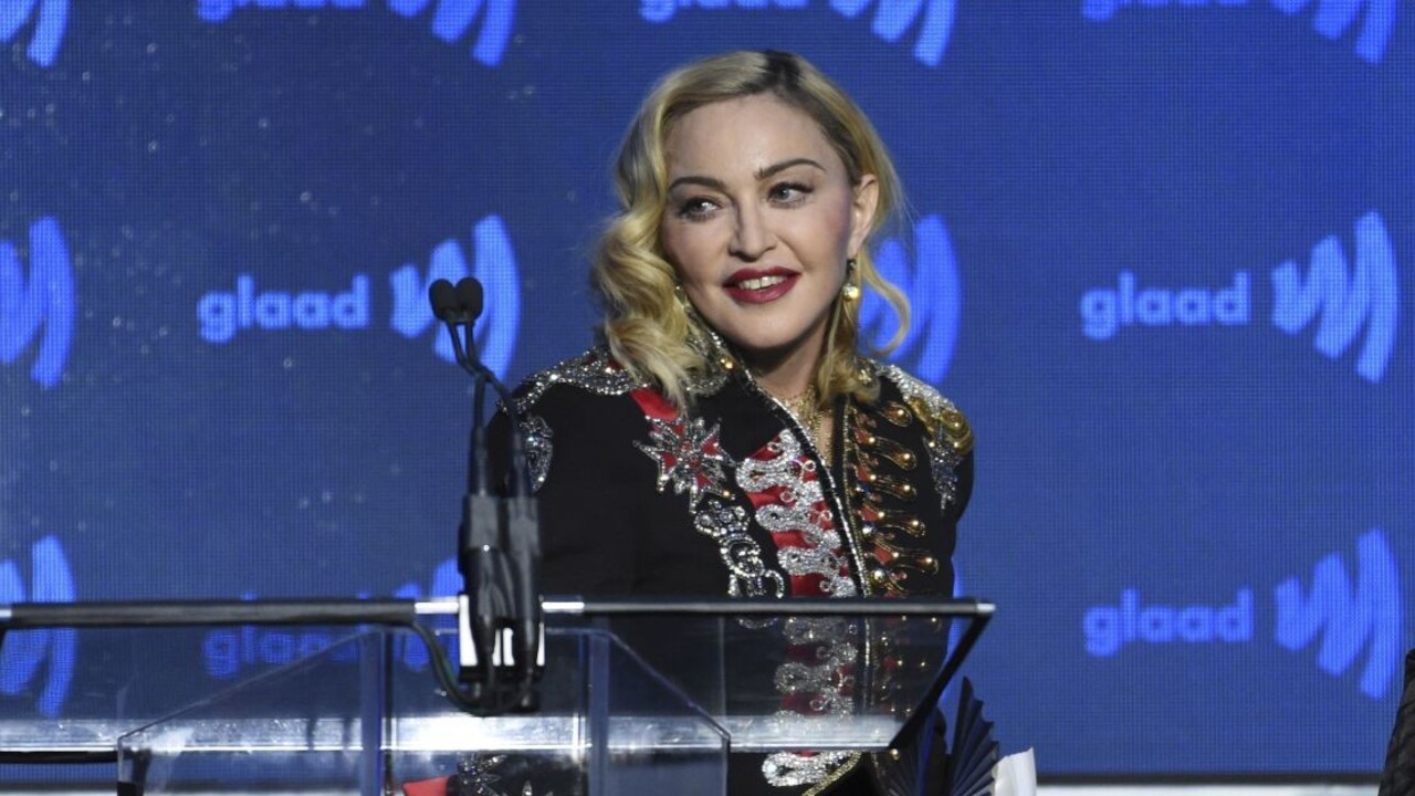 Nakazila sa i speváčka Madonna. Najprv si myslela, že má chrípku