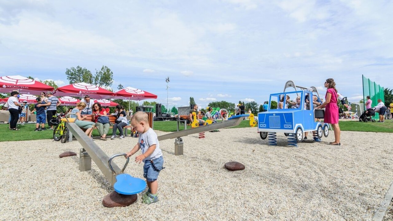 Deti sa už môžu hrať na ihriskách. Vysvetlili, za akých podmienok