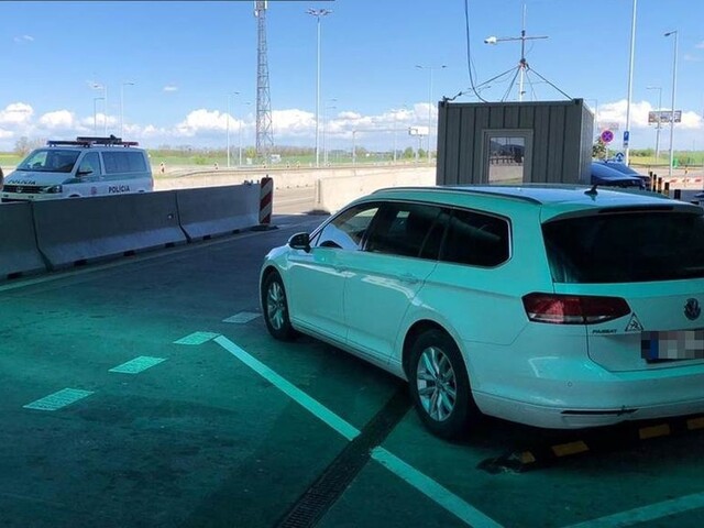 Z hraníc priamo do cely. Opitého repatrianta chytili pri kontrole