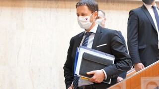 Rating Slovenska bol znížený, minister z toho viní aj vládu Smeru