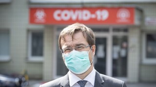Musíme vydržať do vakcíny. Druhá vlna je podľa ministra reálna