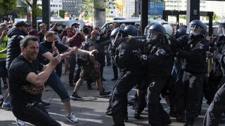 Obmedzenia prirovnali k diktatúre. V Nemecku protestovali tisíce