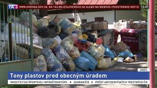 V obci sa hromadí plastový odpad, nestíhajú ho odvážať