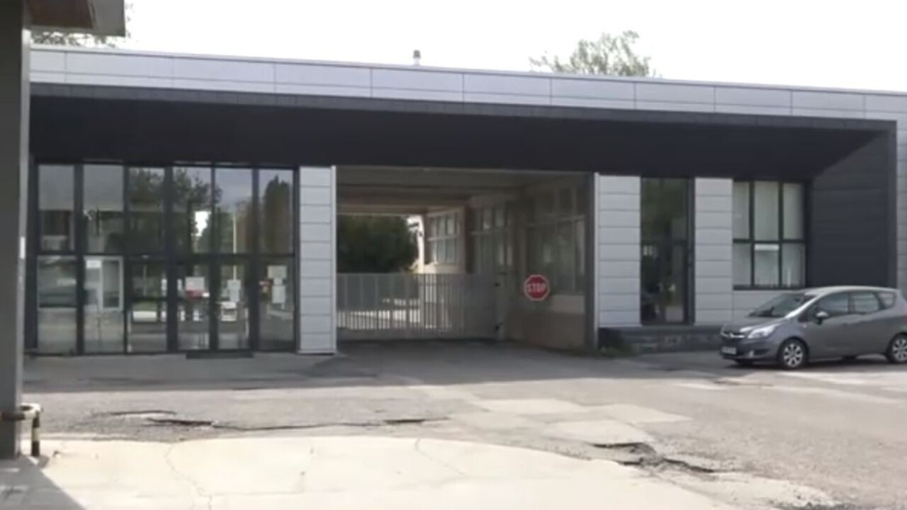 Humenská firma úplne odstavuje stroje, zostala opäť bez energií