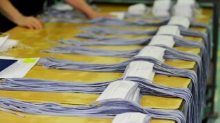 Česi zvažujú zrušenie povinného nosenia rúšok na verejnosti