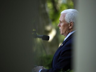 Špekulácie sa nepotvrdili, viceprezident Pence nie je v izolácii