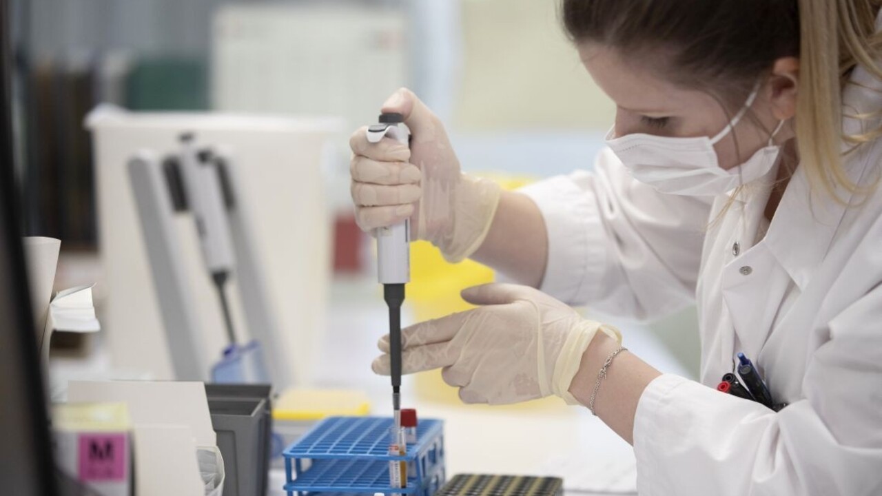 Prispôsobuje sa koronavírus človeku? Vedci sa obávajú, že áno