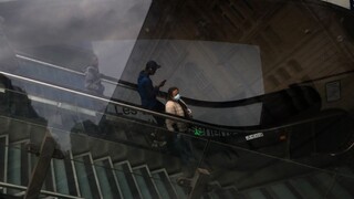 Kritickí Francúzi i spokojní Briti. Aké sú reakcie na opatrenia?