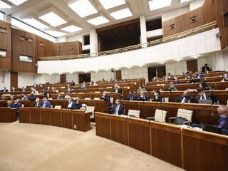 Rokovanie NR SR aj o vzniku epidemiologických ambulancií