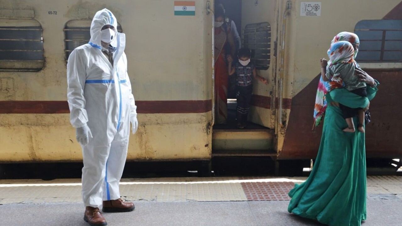 Železnice v Indii obnovili služby. Nakazených je vyše 70.000