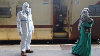 Železnice v Indii obnovili služby. Nakazených je vyše 70.000