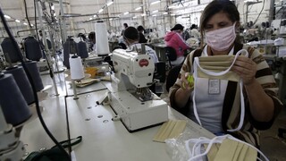 USA hlásia stabilný nárast obetí, v Južnej Amerike padol rekord