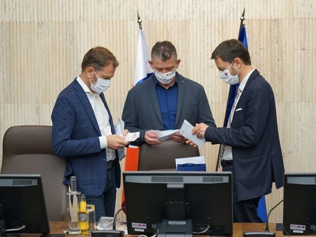 Rokovanie vlády aj o možnosti úveru od Rozvojovej banky RE