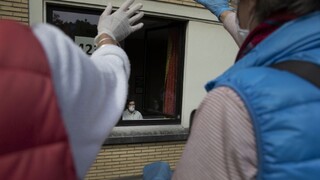 Krajiny zvažujú sledovanie pohybu cez aplikácie, má to však hranice