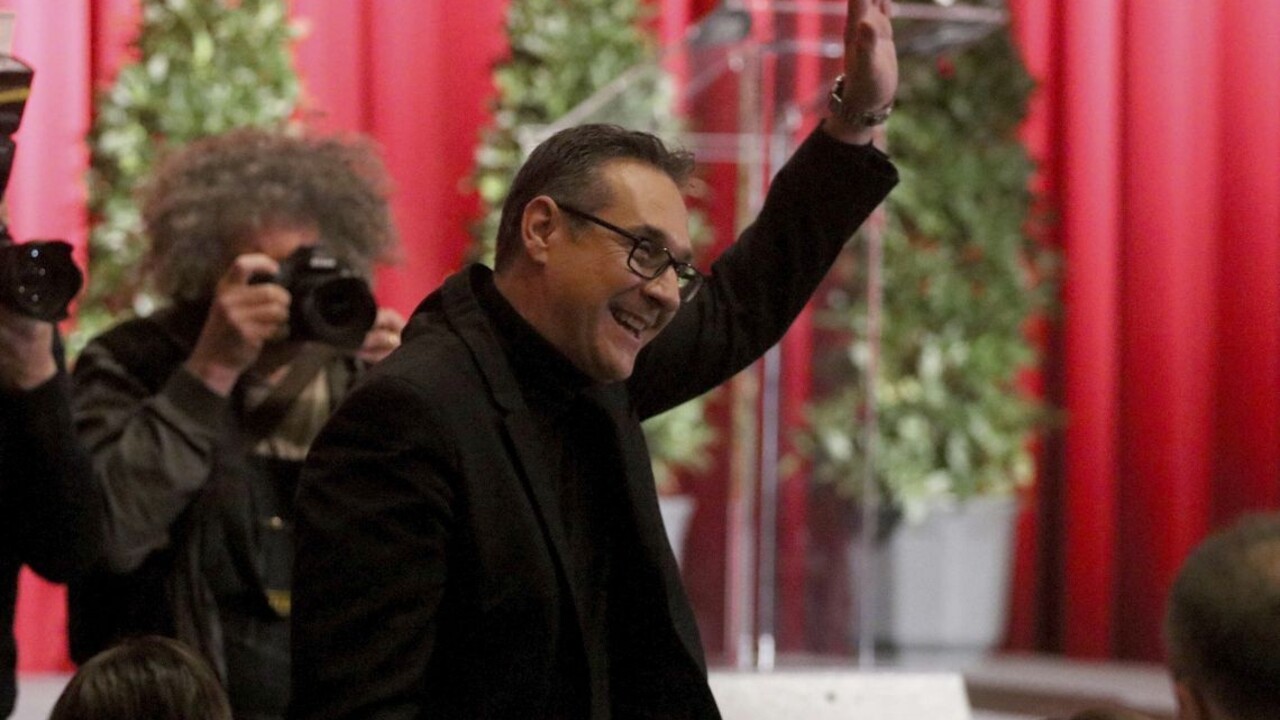 Kompromitovaný rakúsky politik sa vracia. Ohlásil novú stranu