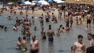 Gréci zamierili na otvorené pláže, platia tam prísne nariadenia