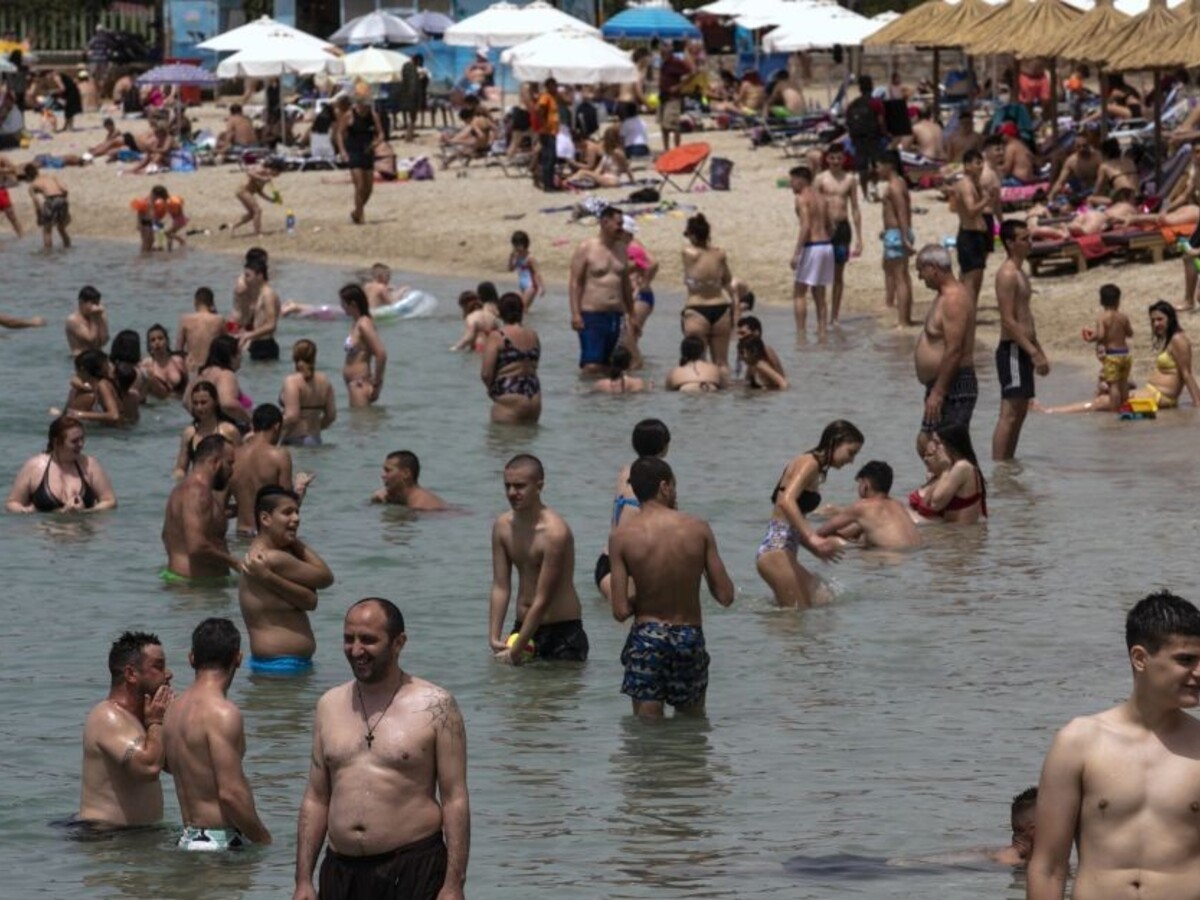 Gréci zamierili na otvorené pláže, platia tam prísne nariadenia