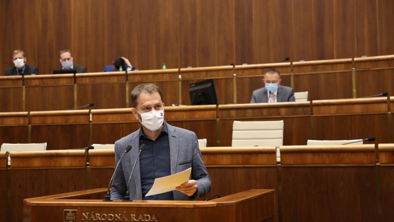 Premiér pripustil výraznejšie uvoľňovanie: Vyzerá to nádejne