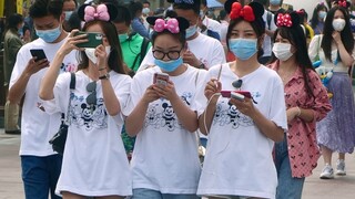 Šanghajský Disneyland napriek hrozbe koronavírusu opäť otvorili