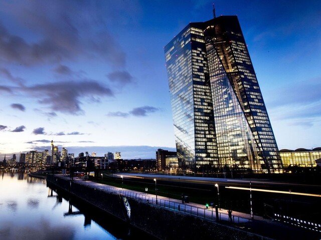 Podľa ECB sa ekonomika v Európe zotaví najskôr o rok