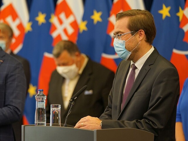 Zdravotníctvo vraj začína fungovať naplno. Ide najmä o operácie