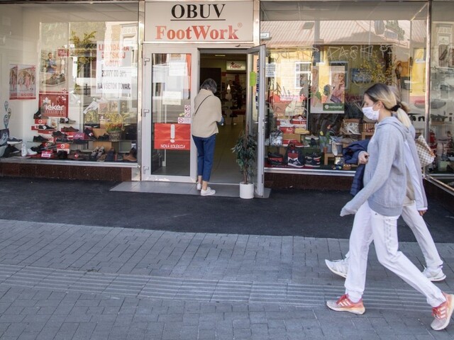 Ako to bude s rúškami: Za istých podmienok ich budete môcť zložiť