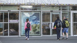 Otvoria aj nákupné centrá, obchodníci chcú náhradu nájomného