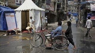 Najsilnejšia búrka za 13 rokov. K Indii a Bangladéšu mieri cyklón