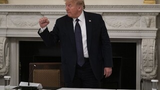 Trump užíva antimalarikum. Verí, že ho ochráni pred vírusom