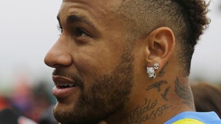 Neymar sa udržuje v kondícii, trénuje doma v Brazílii