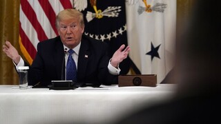 Masové zabíjanie. Trump označil pandémiu za neschopnosť Číny