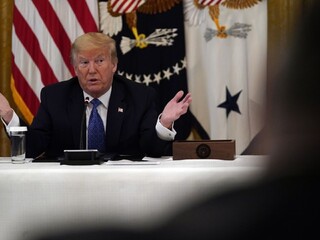 Masové zabíjanie. Trump označil pandémiu za neschopnosť Číny