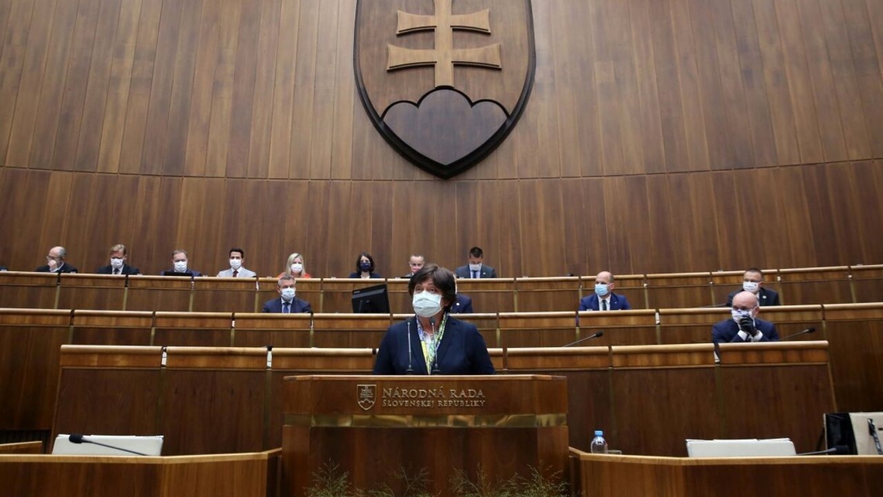 Postavte sa za ombudsmanku, vyzvali osobnosti politikov