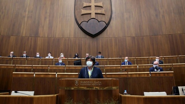 Postavte sa za ombudsmanku, vyzvali osobnosti politikov