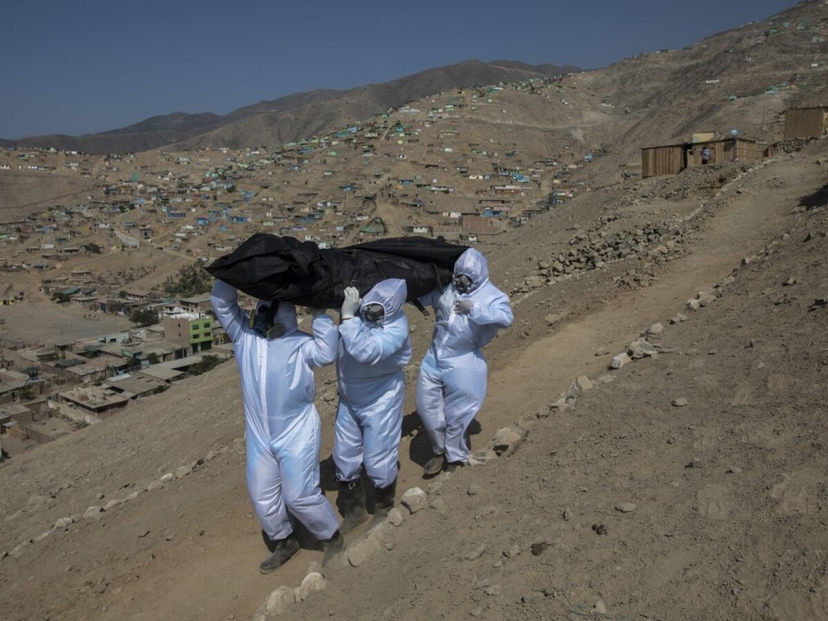 Ako z hororu. Pacienti v Peru zomierajú sediac na stoličkách