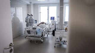 Nemocnice prechádzajú do mimoriadneho režimu, aká je situácia v rôznych mestách?