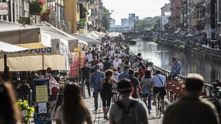 Krajiny uvoľňujú opatrenia, v Taliansku a Španielsku sa začína život