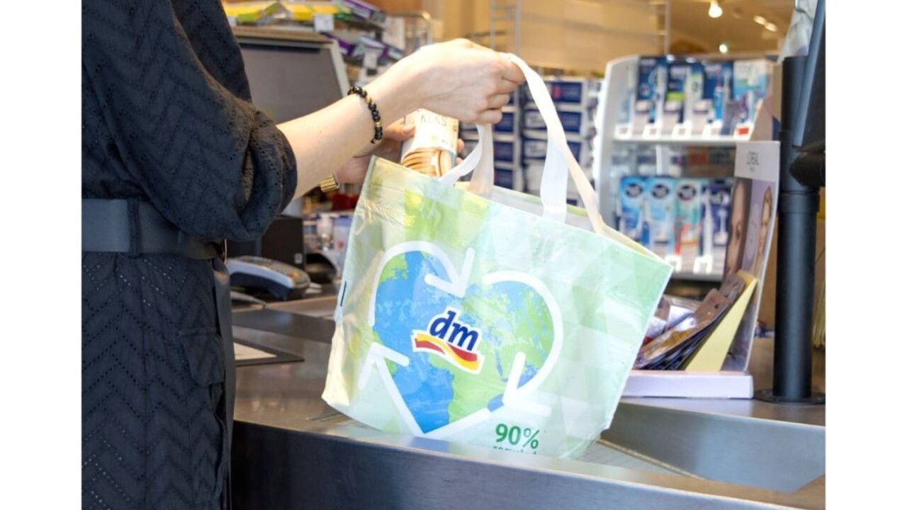 dm nahrádza jednorazové plastové tašky novou ekologickou taškou Durabag