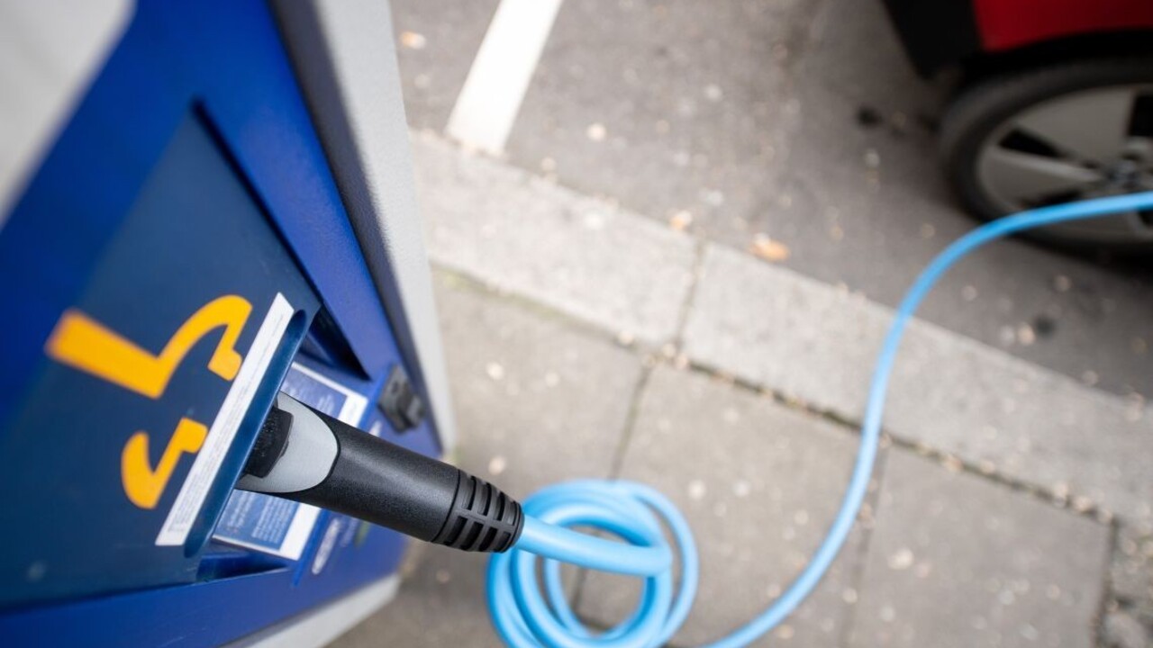 Francúzom preplatia až 12 tisíc eur z ceny elektromobilu