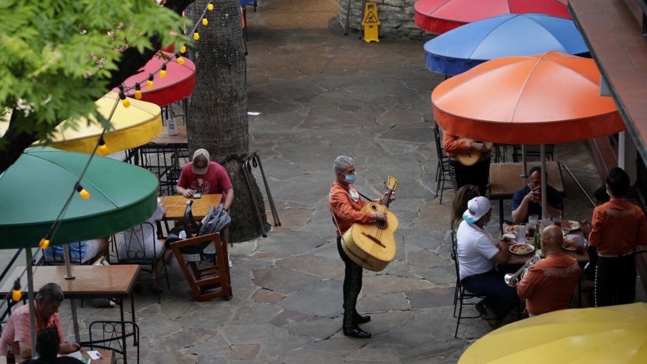 Niektorí otvárajú, iní sprísňujú. SR má nové prípady i pravidlá