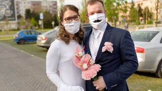 Začali platiť ďalšie výnimky z nosenia rúšok. Zverejnili detaily